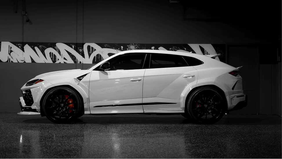 Lamborghini Urus preload previous